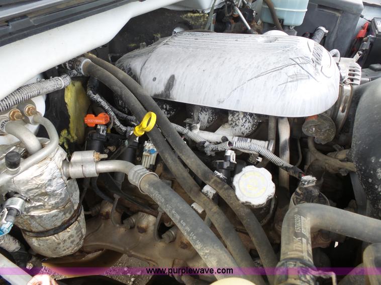 image for item J4171 2001 Chevrolet Silverado 2500HD Ext. Cab pickup truck