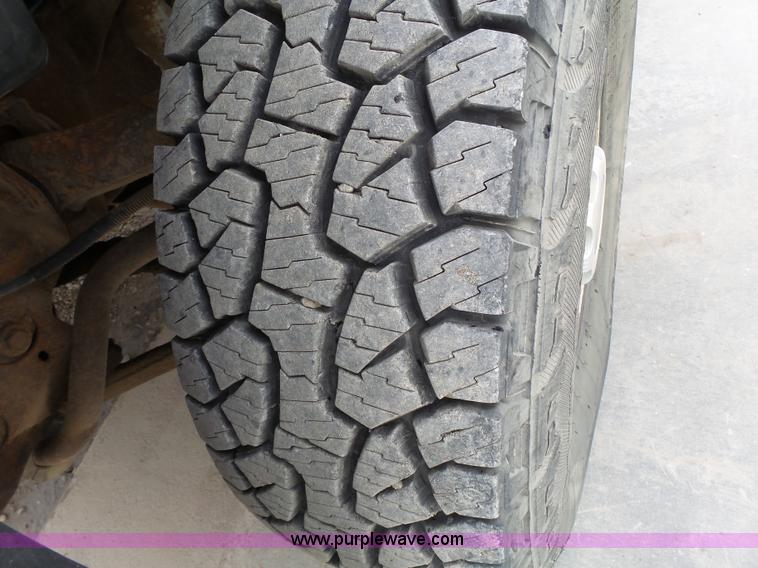 image for item J4171 2001 Chevrolet Silverado 2500HD Ext. Cab pickup truck