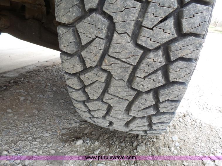 image for item J4171 2001 Chevrolet Silverado 2500HD Ext. Cab pickup truck