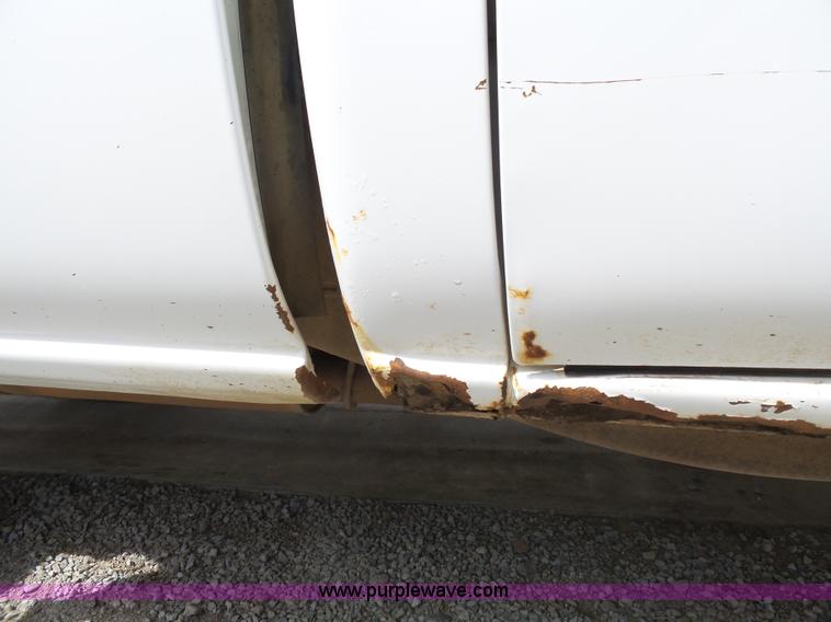 image for item J4171 2001 Chevrolet Silverado 2500HD Ext. Cab pickup truck