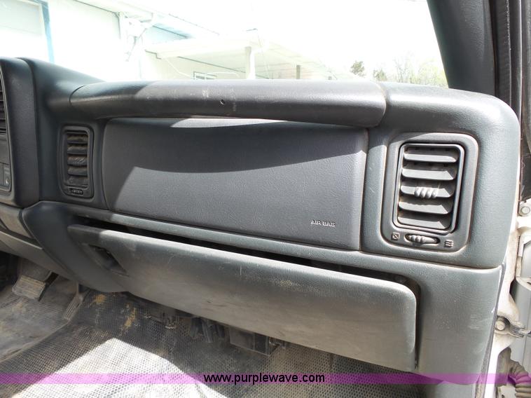 image for item J4171 2001 Chevrolet Silverado 2500HD Ext. Cab pickup truck