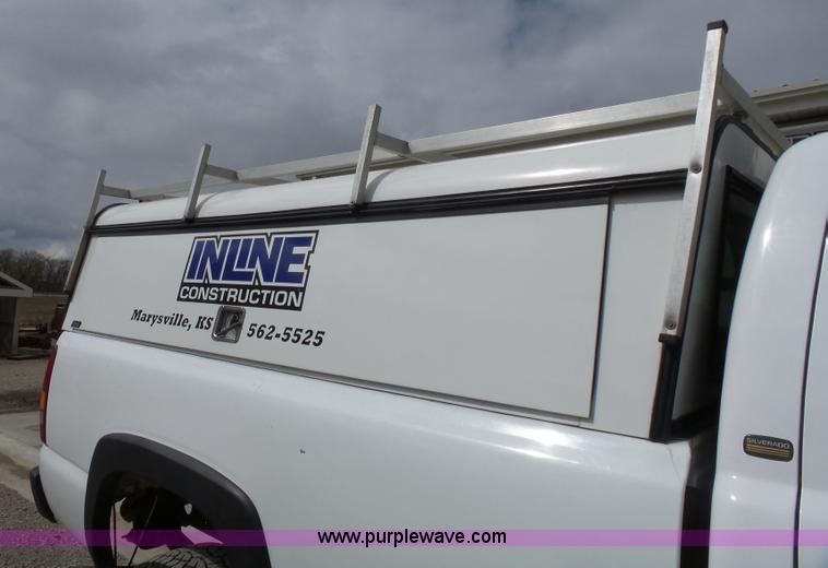 image for item J4171 2001 Chevrolet Silverado 2500HD Ext. Cab pickup truck