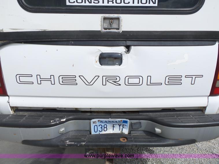 image for item J4171 2001 Chevrolet Silverado 2500HD Ext. Cab pickup truck