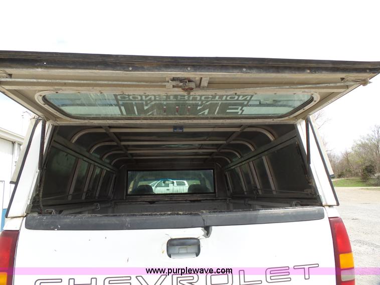 image for item J4171 2001 Chevrolet Silverado 2500HD Ext. Cab pickup truck