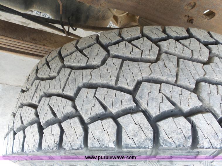 image for item J4171 2001 Chevrolet Silverado 2500HD Ext. Cab pickup truck