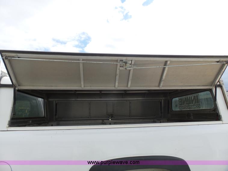 image for item J4171 2001 Chevrolet Silverado 2500HD Ext. Cab pickup truck