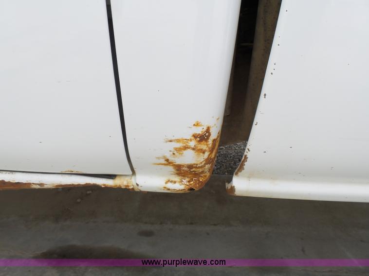 image for item J4171 2001 Chevrolet Silverado 2500HD Ext. Cab pickup truck