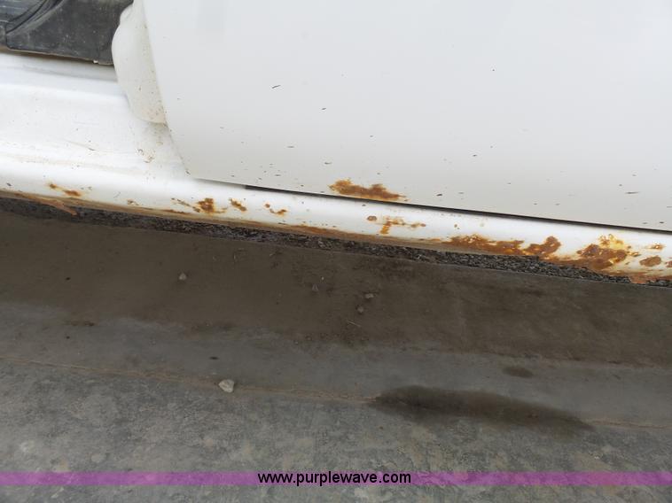 image for item J4171 2001 Chevrolet Silverado 2500HD Ext. Cab pickup truck