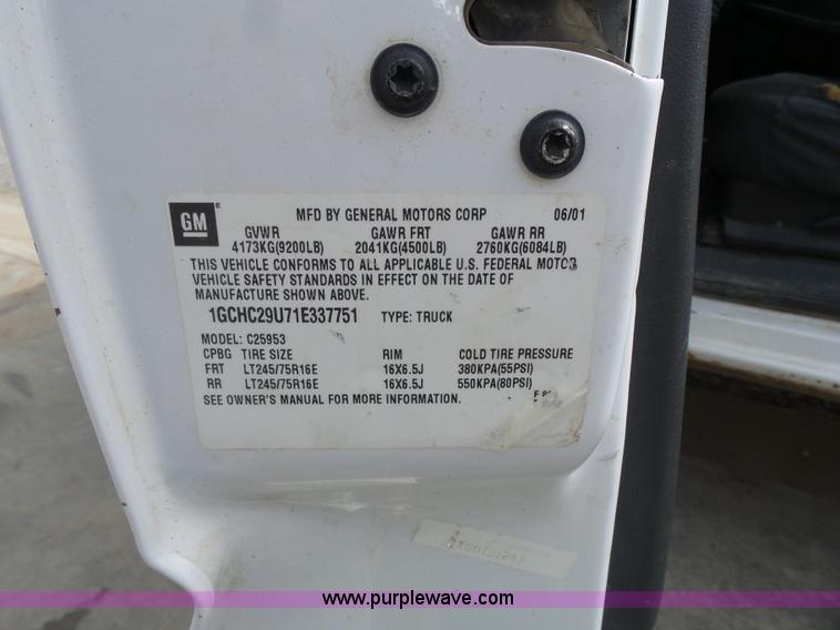 image for item J4171 2001 Chevrolet Silverado 2500HD Ext. Cab pickup truck