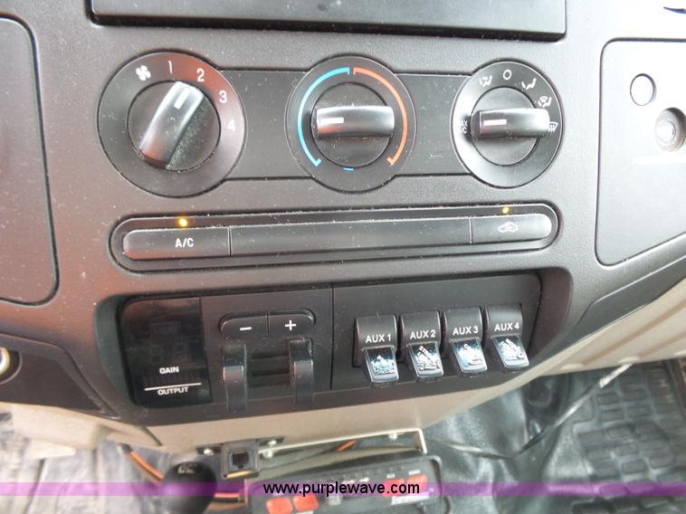 image for item J4198 2008 Ford F550 Super Duty bucket truck