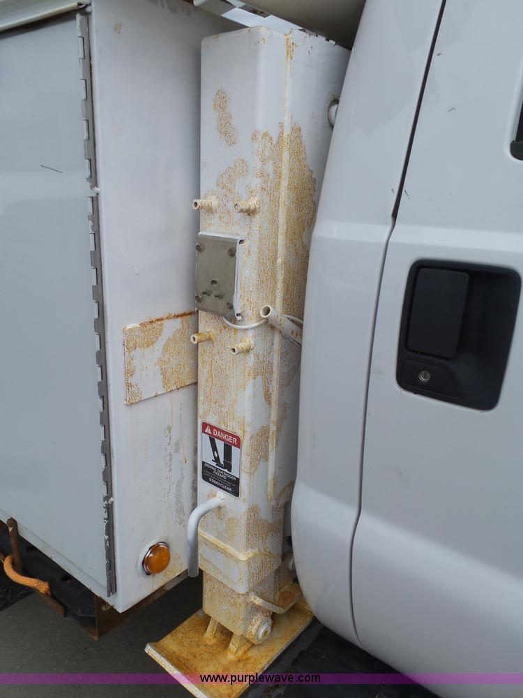 image for item J4198 2008 Ford F550 Super Duty bucket truck