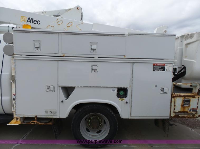 image for item J4198 2008 Ford F550 Super Duty bucket truck