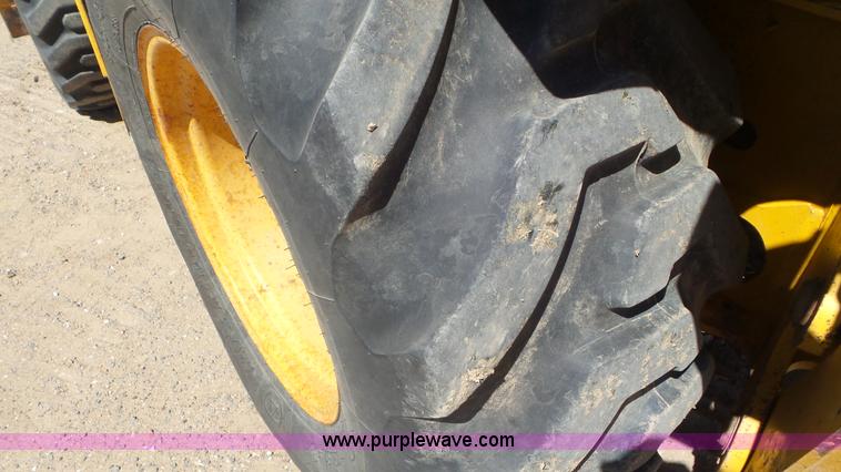 image for item J6123 2003 John Deere 310SG backhoe