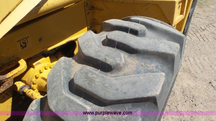 image for item J6123 2003 John Deere 310SG backhoe