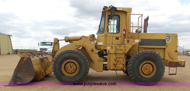 image for item J6157 1983 Caterpillar 966D wheel loader