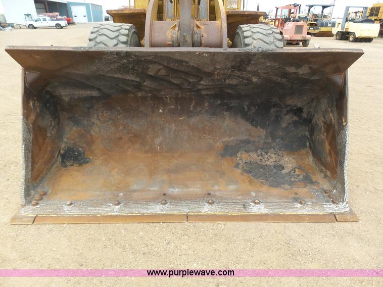 image for item J6157 1983 Caterpillar 966D wheel loader