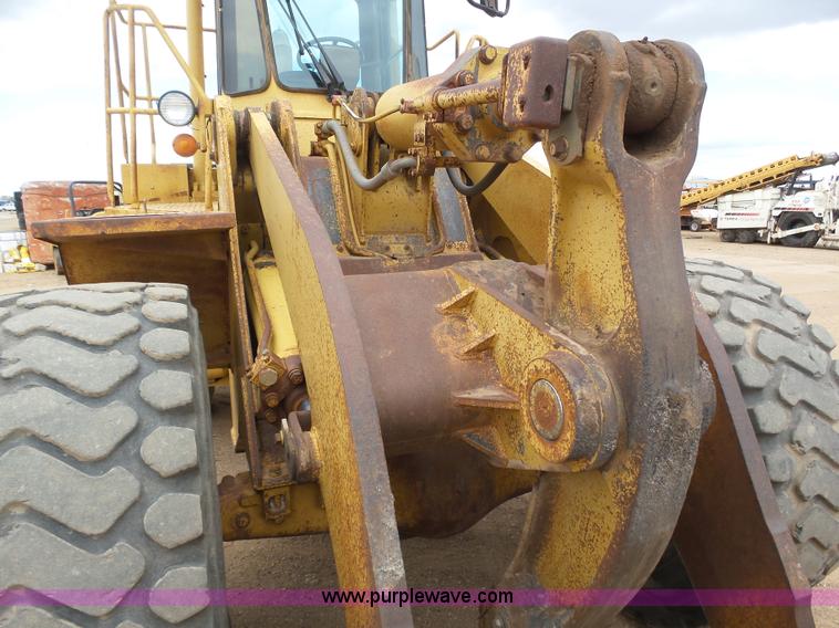 image for item J6157 1983 Caterpillar 966D wheel loader