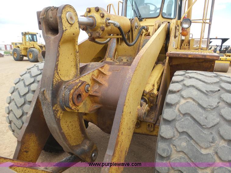 image for item J6157 1983 Caterpillar 966D wheel loader