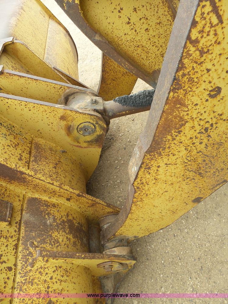 image for item J6157 1983 Caterpillar 966D wheel loader