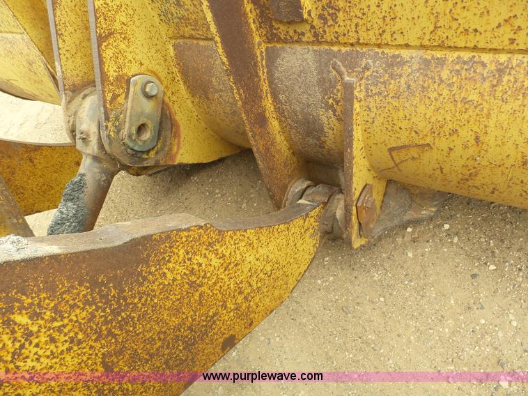image for item J6157 1983 Caterpillar 966D wheel loader