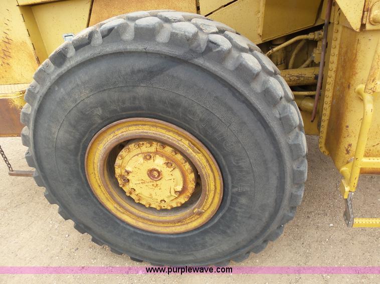 image for item J6157 1983 Caterpillar 966D wheel loader