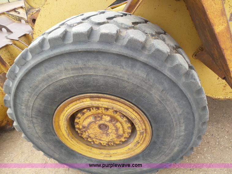image for item J6157 1983 Caterpillar 966D wheel loader