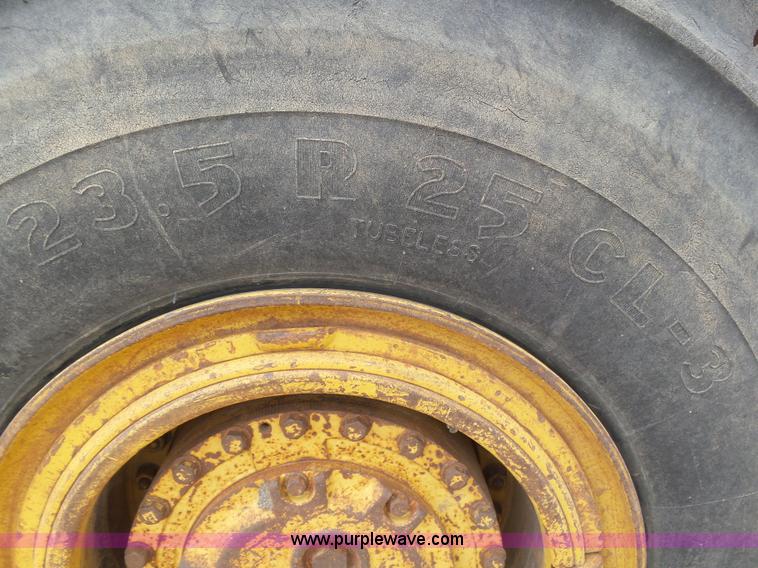 image for item J6157 1983 Caterpillar 966D wheel loader