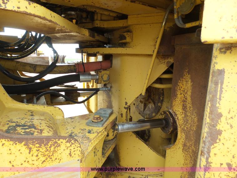 image for item J6157 1983 Caterpillar 966D wheel loader