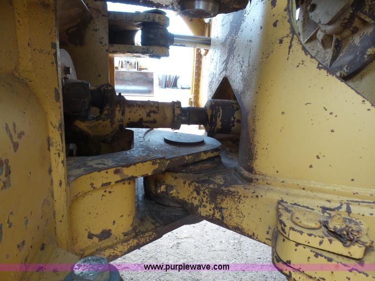 image for item J6157 1983 Caterpillar 966D wheel loader