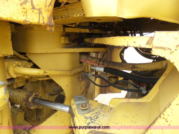 image for item J6157 1983 Caterpillar 966D wheel loader