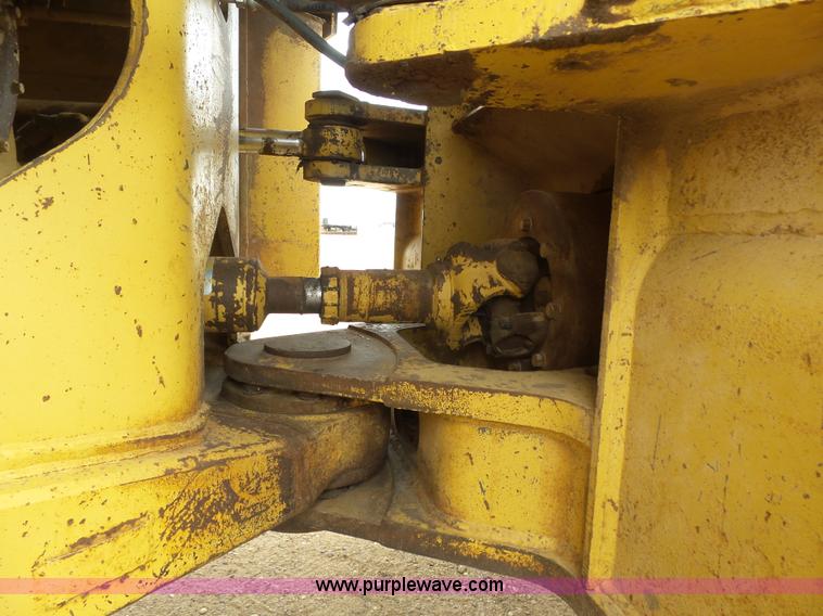 image for item J6157 1983 Caterpillar 966D wheel loader