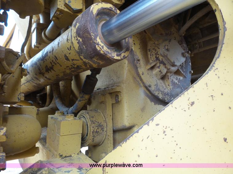 image for item J6157 1983 Caterpillar 966D wheel loader