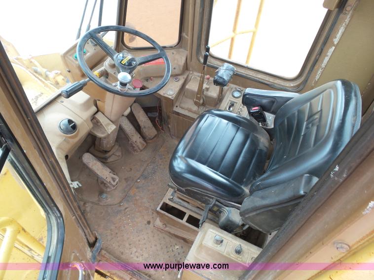 image for item J6157 1983 Caterpillar 966D wheel loader