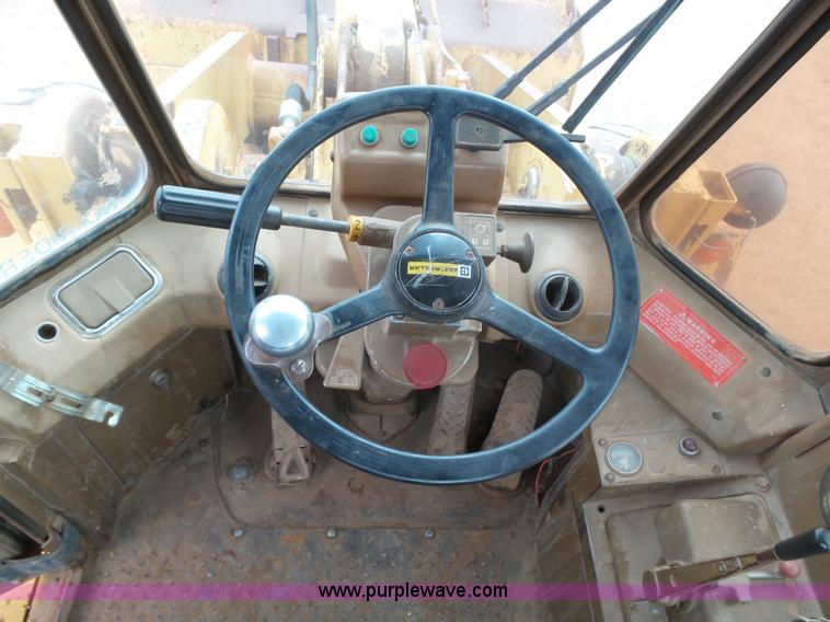 image for item J6157 1983 Caterpillar 966D wheel loader