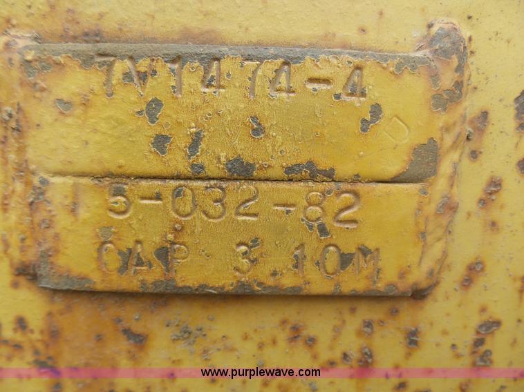 image for item J6157 1983 Caterpillar 966D wheel loader