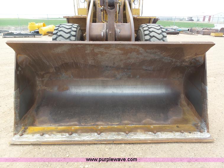 image for item J6158 1982 Caterpillar 966D wheel loader