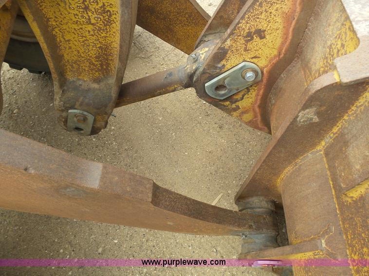 image for item J6158 1982 Caterpillar 966D wheel loader