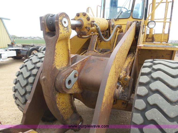 image for item J6158 1982 Caterpillar 966D wheel loader