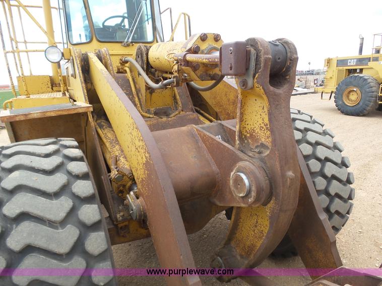 image for item J6158 1982 Caterpillar 966D wheel loader