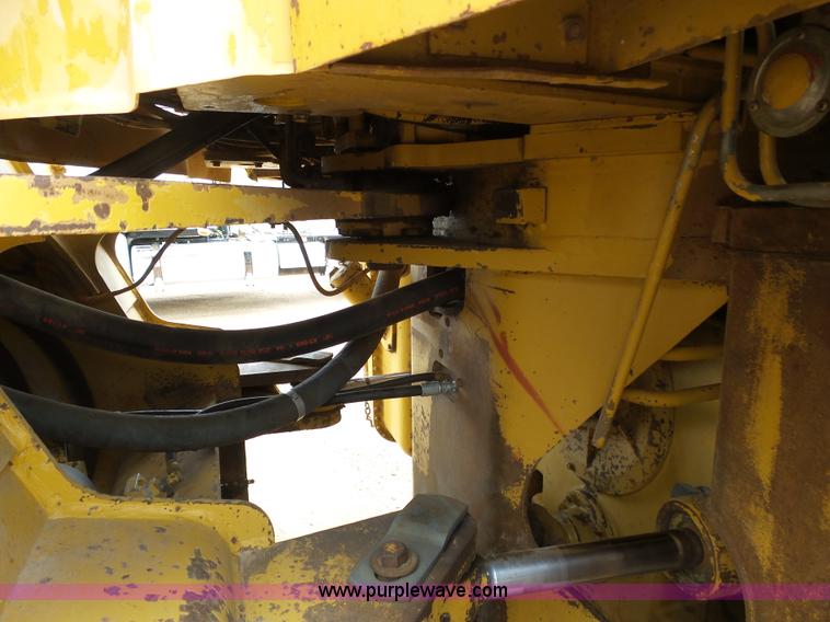 image for item J6158 1982 Caterpillar 966D wheel loader
