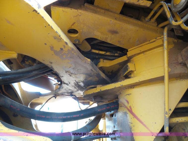 image for item J6158 1982 Caterpillar 966D wheel loader