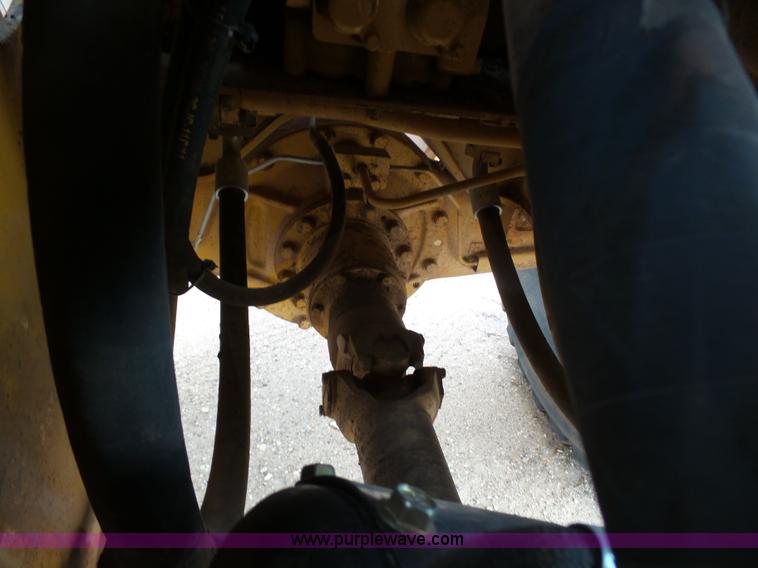 image for item J6158 1982 Caterpillar 966D wheel loader