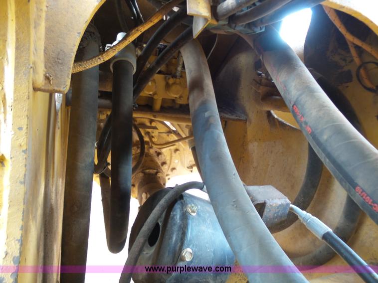 image for item J6158 1982 Caterpillar 966D wheel loader