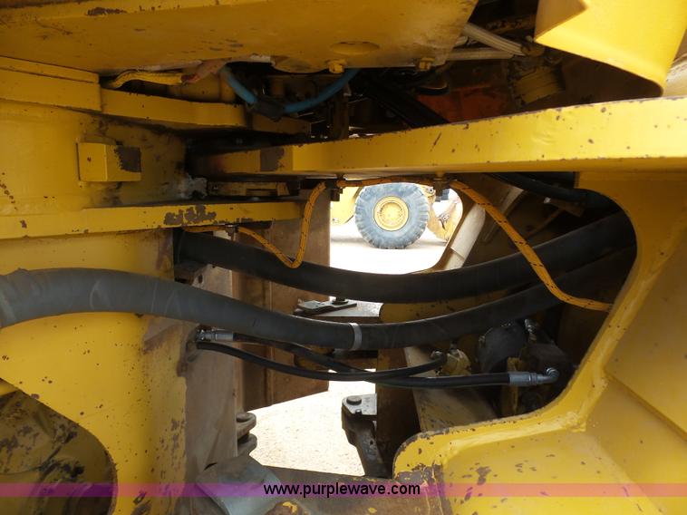 image for item J6158 1982 Caterpillar 966D wheel loader