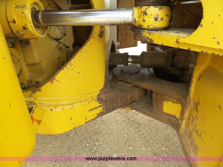 image for item J6158 1982 Caterpillar 966D wheel loader