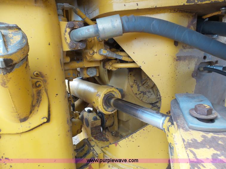 image for item J6158 1982 Caterpillar 966D wheel loader
