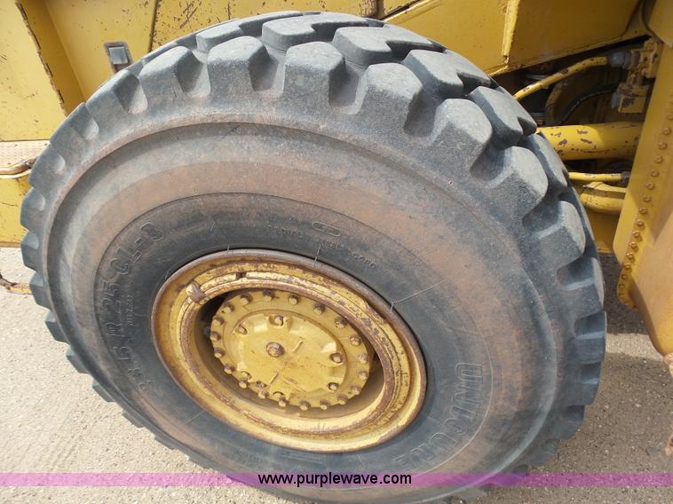 image for item J6158 1982 Caterpillar 966D wheel loader
