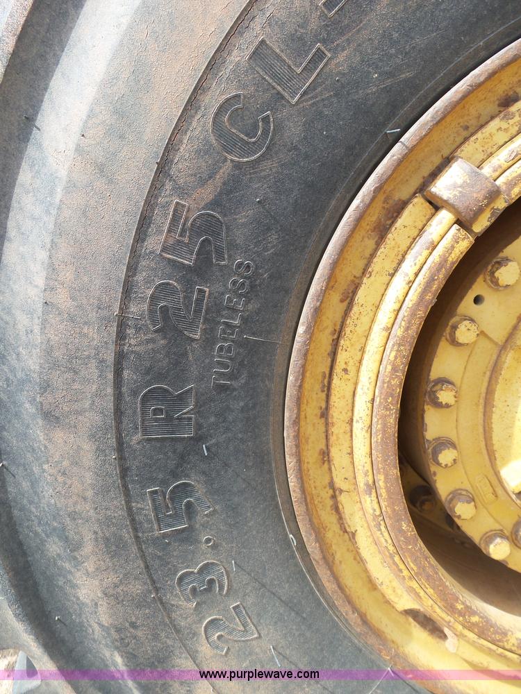 image for item J6158 1982 Caterpillar 966D wheel loader