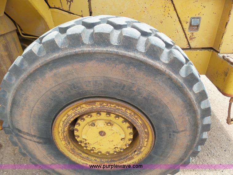 image for item J6158 1982 Caterpillar 966D wheel loader