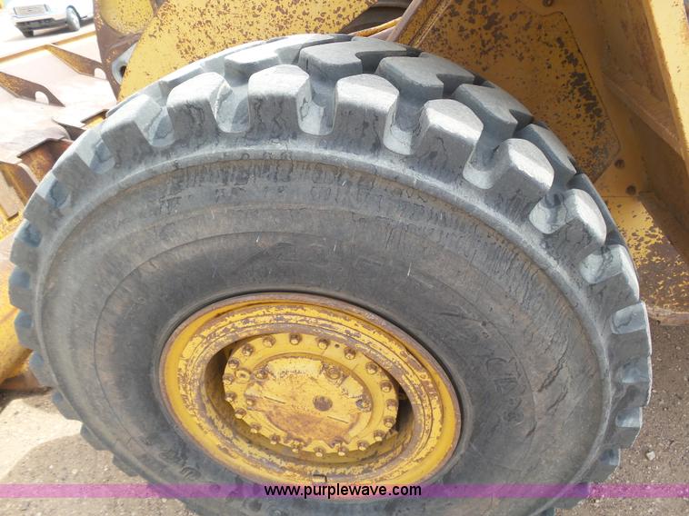 image for item J6158 1982 Caterpillar 966D wheel loader